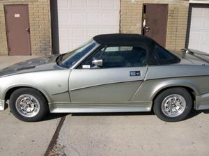  Triumph TR8 -