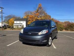  Toyota Sienna XLE 7-Passenger AWD 4dr Mini Van