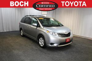  Toyota Sienna LE 7-Passenger Auto Acce in Norwood, MA