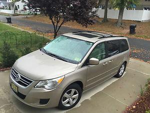  Volkswagen Routan SEL Mini Passenger Van 4-Door