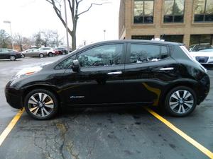  Nissan LEAF SL in Winnetka, IL