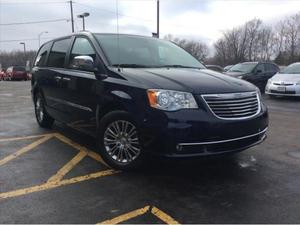  Chrysler Town and Country - Minivan