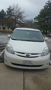  Toyota Sienna XLE Mini Passenger Van 4-Door