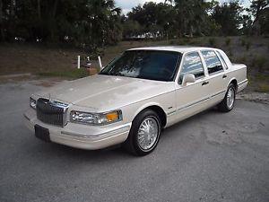  Lincoln Town Car