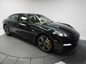  Porsche Panamera -