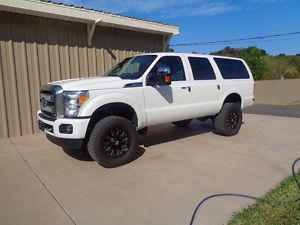  Ford Excursion platinum