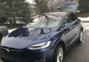  Tesla Model X -
