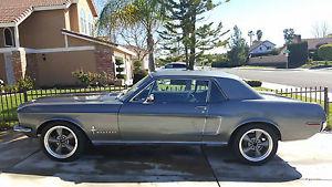  Ford Mustang 2-door coupe