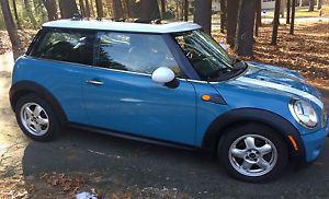  Mini Cooper Base Hatchback 2-Door