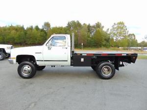  GMC 1 Ton Chassis-Cabs --