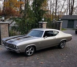  Chevrolet Chevelle Black Striped