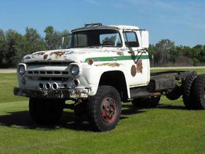  Ford F-800 Cab and Chassis