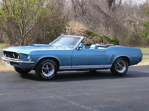  Ford Mustang CONVERTIBLE
