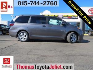  Toyota Sienna - LE