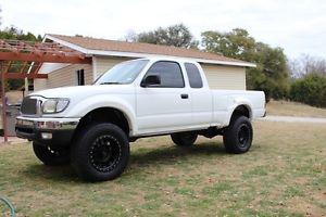  Toyota Tacoma Pre Runner Extended Cab Pickup 2-Door