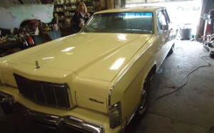  Lincoln Town Car 2 Dr