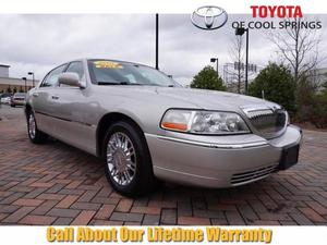Used  Lincoln Town Car Signature Limited