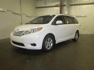  Toyota Sienna - LE 8 Passenger