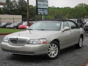 Used  Lincoln Town Car Signature Limited
