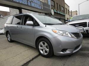 Used  Toyota Sienna LE