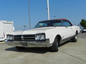  Oldsmobile Starfire -