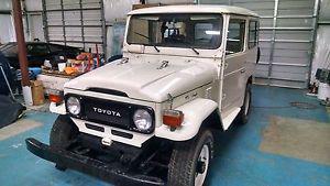  Toyota Land Cruiser White