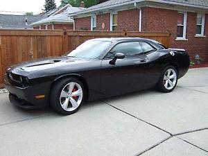  Dodge Challenger SRT8