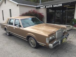 Used  Lincoln Town Car