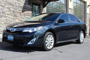 Used  Toyota Camry Hybrid XLE