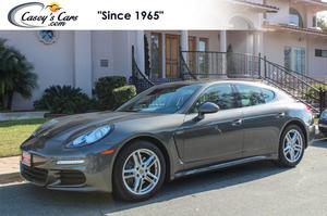  Porsche Panamera -