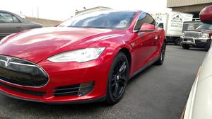  Tesla Model S -