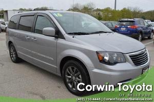 Used  Chrysler Town & Country S