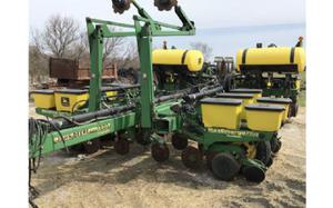  John Deere  Planters