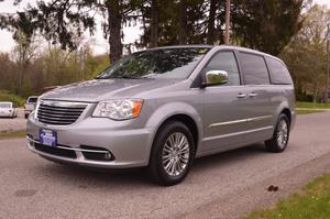 Used  Chrysler Town & Country Touring-L