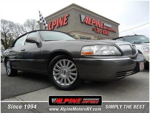 Used  Lincoln Town Car Signature