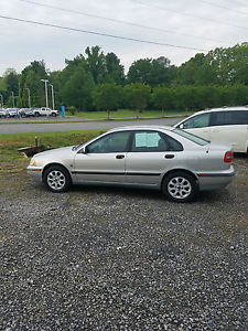  Volvo S40 Base Sedan 4-Door