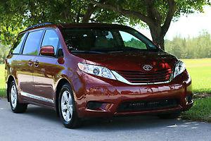  Toyota Sienna LE