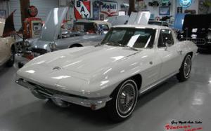  Chevrolet Corvette Coupe / White