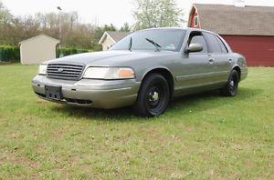  Ford Crown Victoria Base
