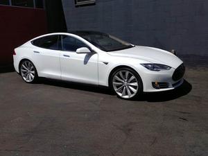  Tesla Model S Signature Performance - Signature