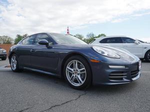  Porsche Panamera -