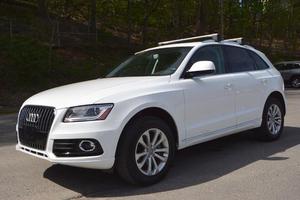  Audi Q5 2.0T quattro Premium Plus - AWD 2.0T quattro