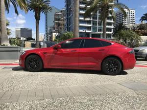  Tesla Model S -