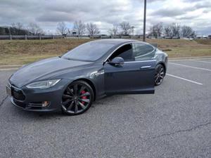  Tesla Model S - Electric