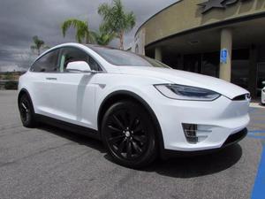  Tesla Model X -