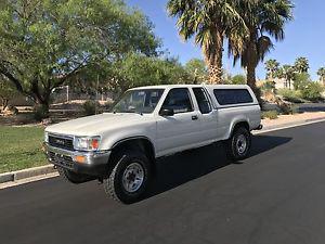  Toyota TOYOTA PICKUP DLX Extended Cab Pickup 2-Door