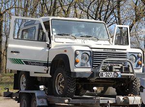  Land Rover Defender BASE