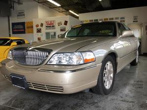 Used  Lincoln Town Car Signature Limited