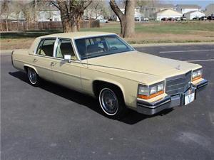  Cadillac Fleetwood --