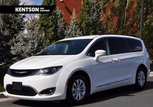 Used  Chrysler Pacifica Touring-L